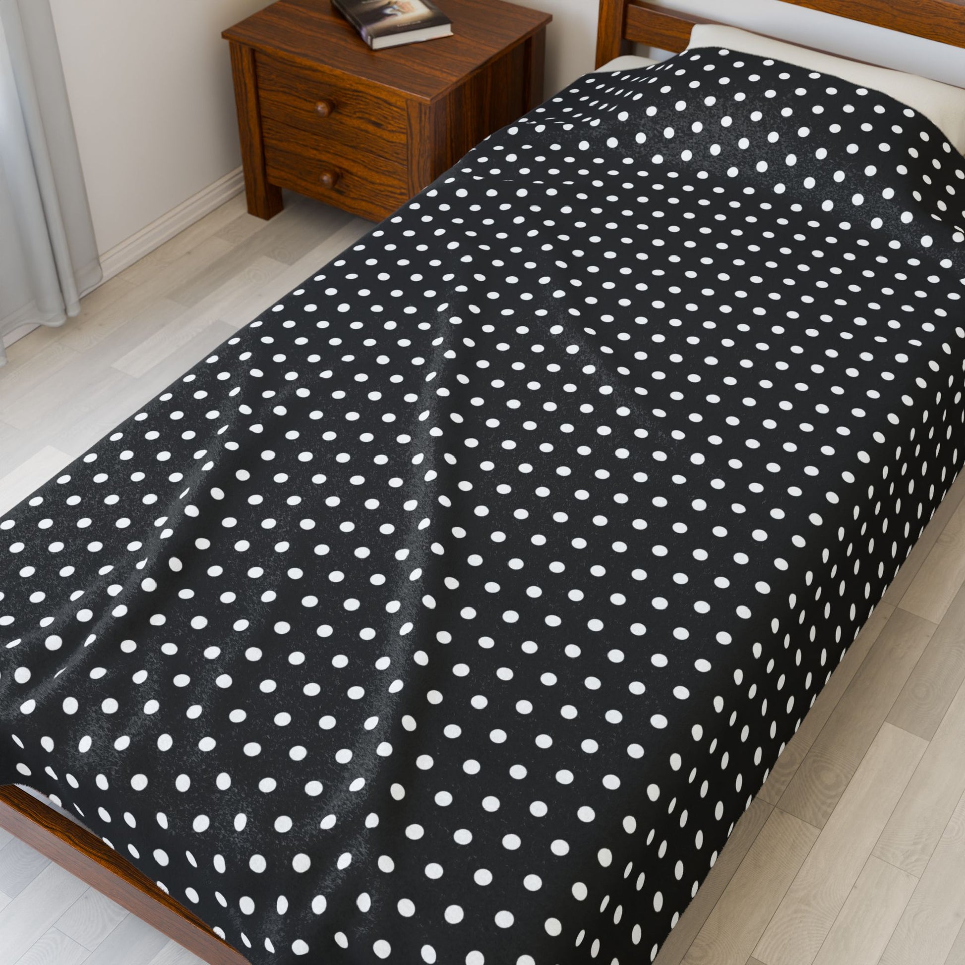 Cozy Black & White Polka Dot Velveteen Plush Blanket