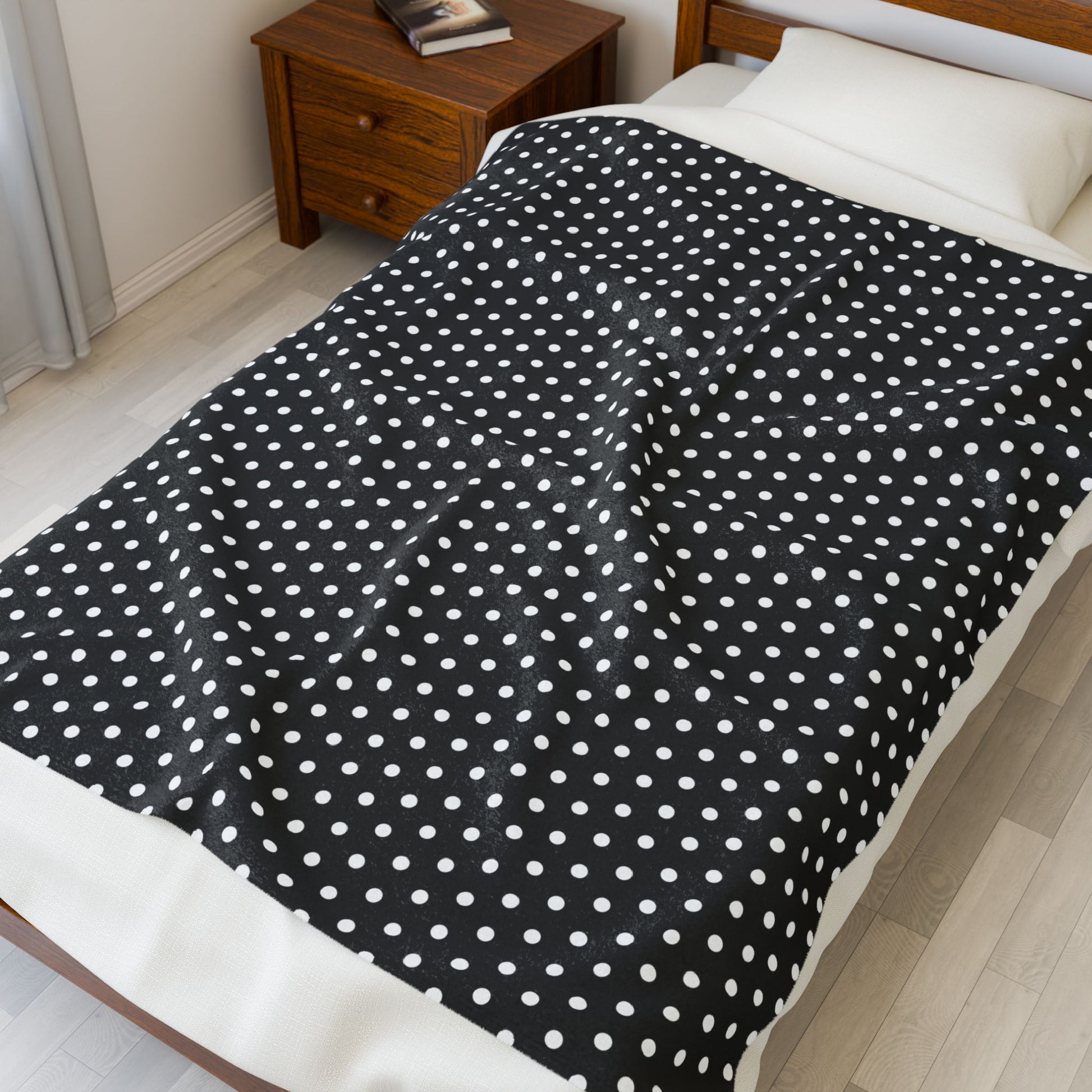 Cozy Black & White Polka Dot Velveteen Plush Blanket
